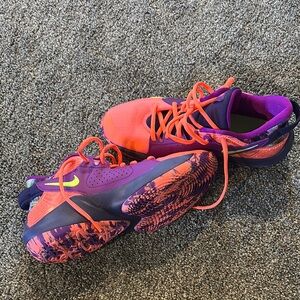 NEW Nike Freak 2 basketball shoe.  Size 7Yy